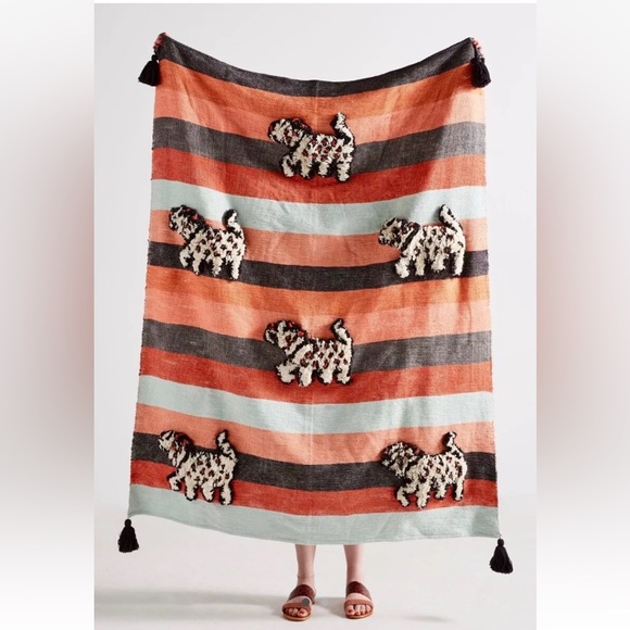 Anthropologie Richmond Throw Blanket Hand Tufted Animal Design Brown